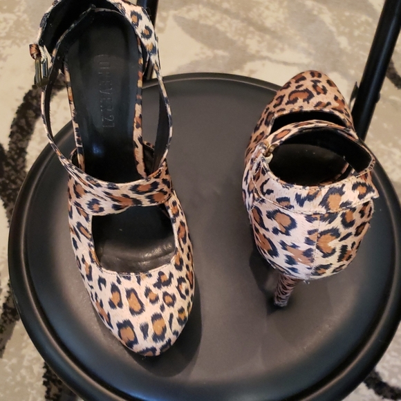 Shoes - Picture 3 of 3